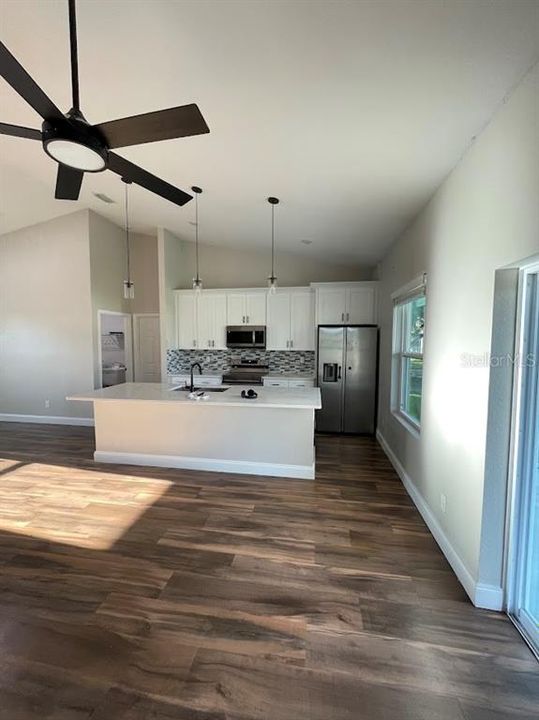 For Rent: $1,950 (3 beds, 2 baths, 1567 Square Feet)