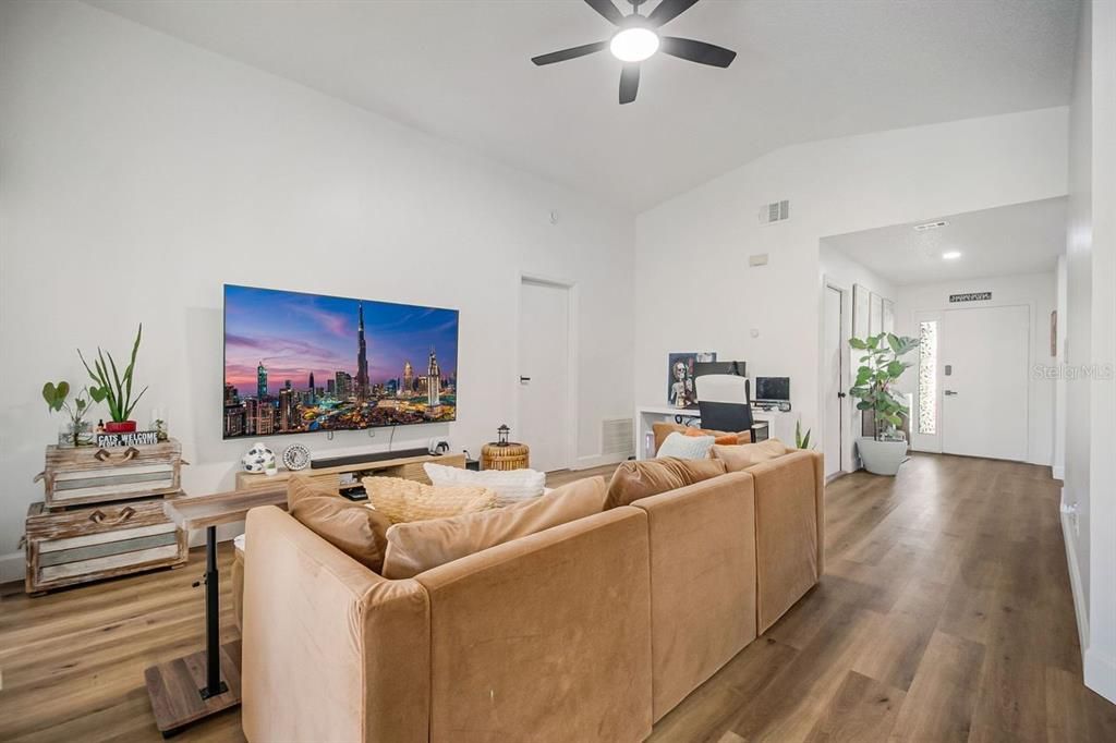 For Sale: $399,900 (3 beds, 2 baths, 1365 Square Feet)