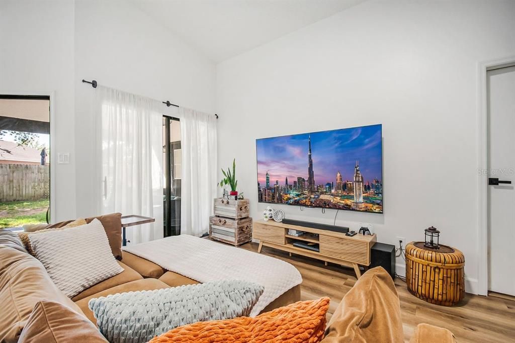 For Sale: $399,900 (3 beds, 2 baths, 1365 Square Feet)