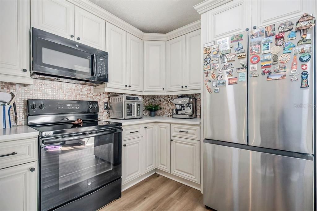 For Sale: $399,900 (3 beds, 2 baths, 1365 Square Feet)