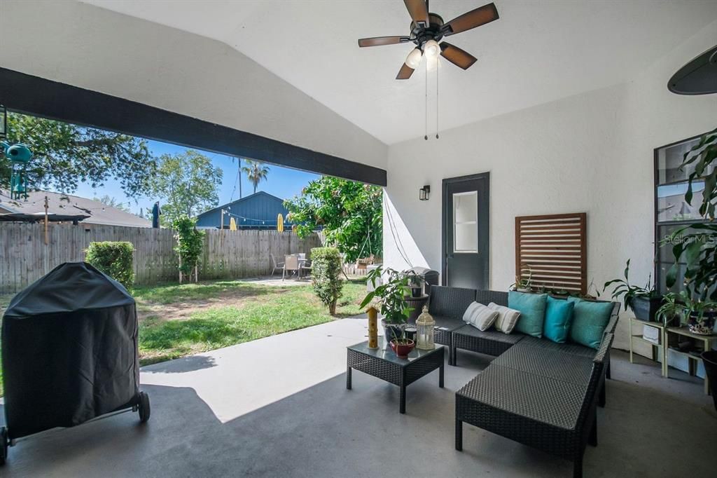 For Sale: $399,900 (3 beds, 2 baths, 1365 Square Feet)
