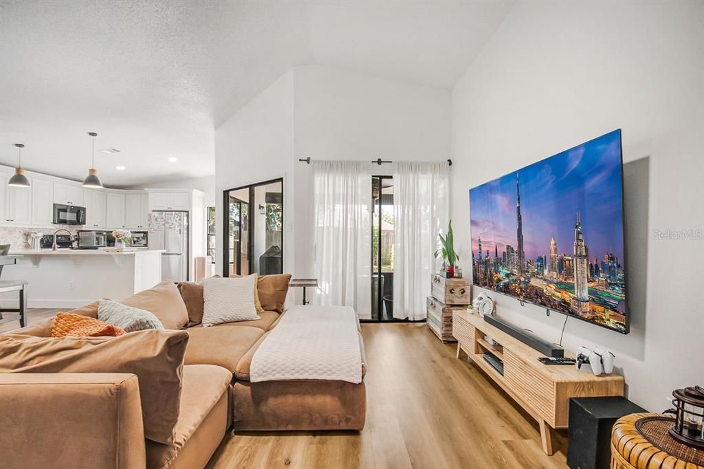 For Sale: $399,900 (3 beds, 2 baths, 1365 Square Feet)