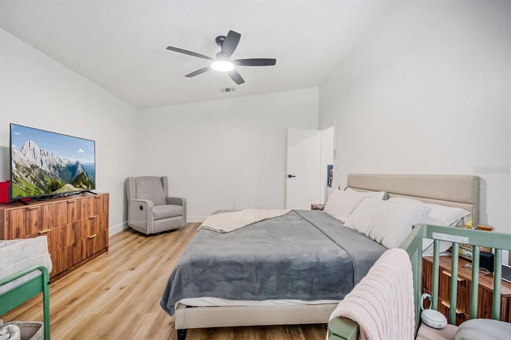 For Sale: $399,900 (3 beds, 2 baths, 1365 Square Feet)