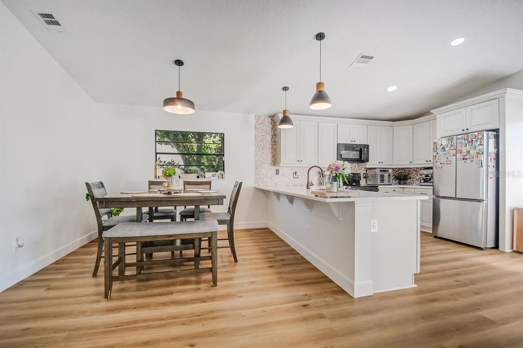 For Sale: $399,900 (3 beds, 2 baths, 1365 Square Feet)