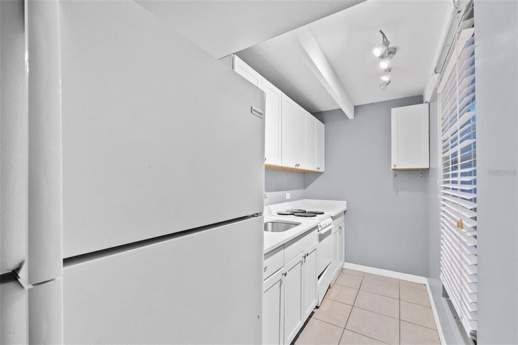 For Rent: $895 (1 beds, 1 baths, 648 Square Feet)