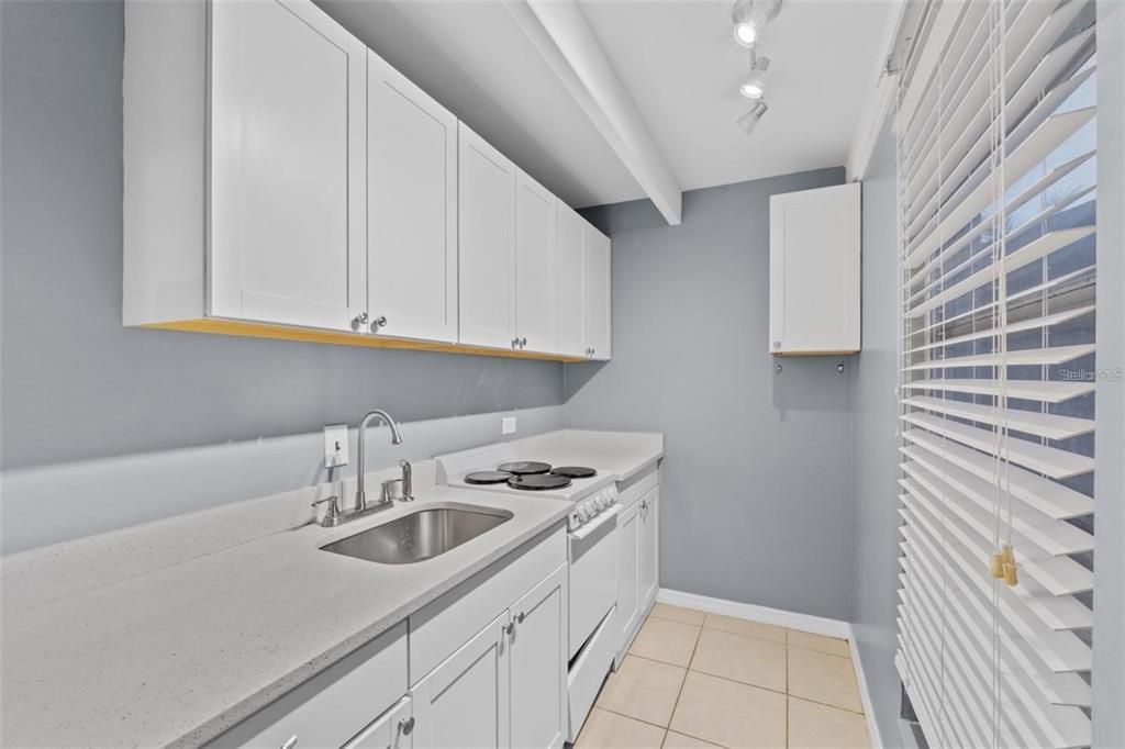 For Rent: $895 (1 beds, 1 baths, 648 Square Feet)