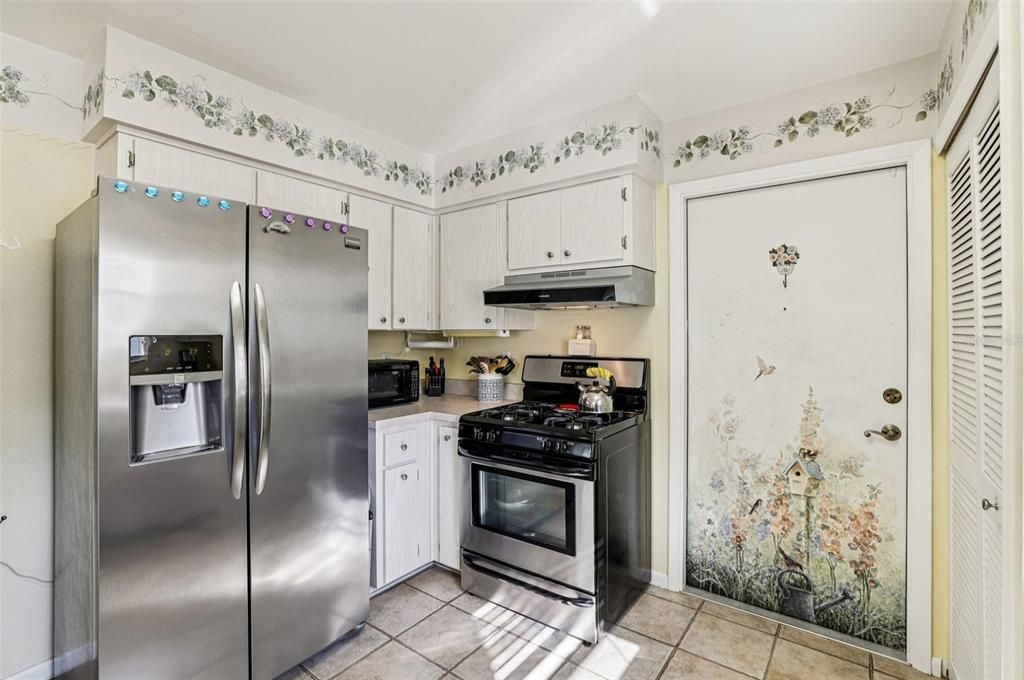 For Sale: $215,000 (2 beds, 2 baths, 1324 Square Feet)