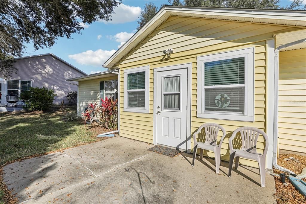 For Sale: $215,000 (2 beds, 2 baths, 1324 Square Feet)