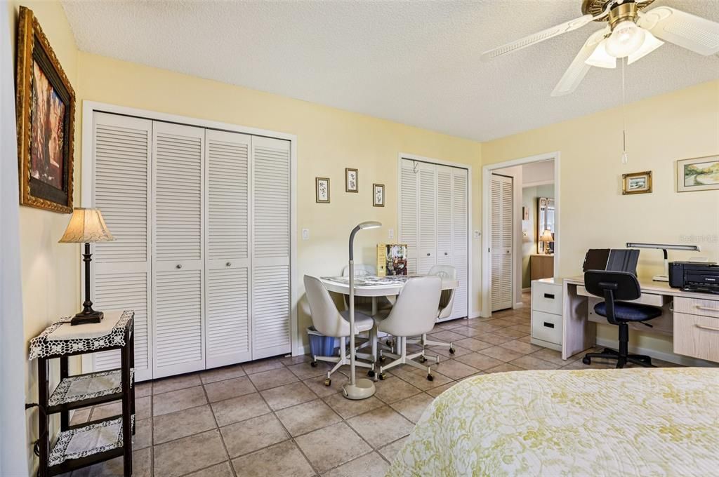 For Sale: $215,000 (2 beds, 2 baths, 1324 Square Feet)