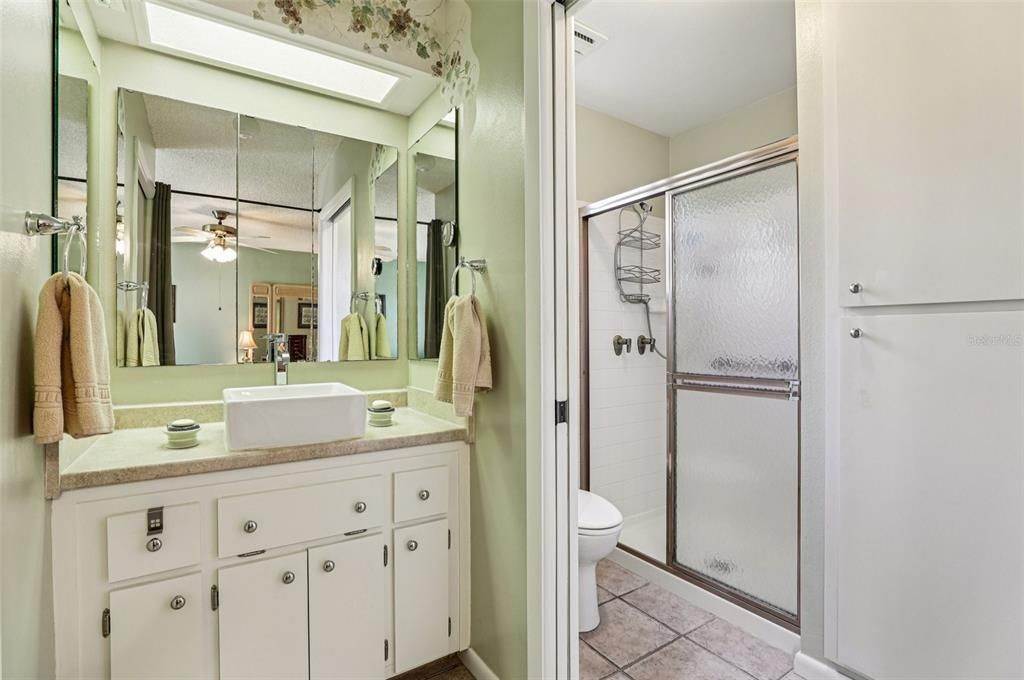 For Sale: $215,000 (2 beds, 2 baths, 1324 Square Feet)