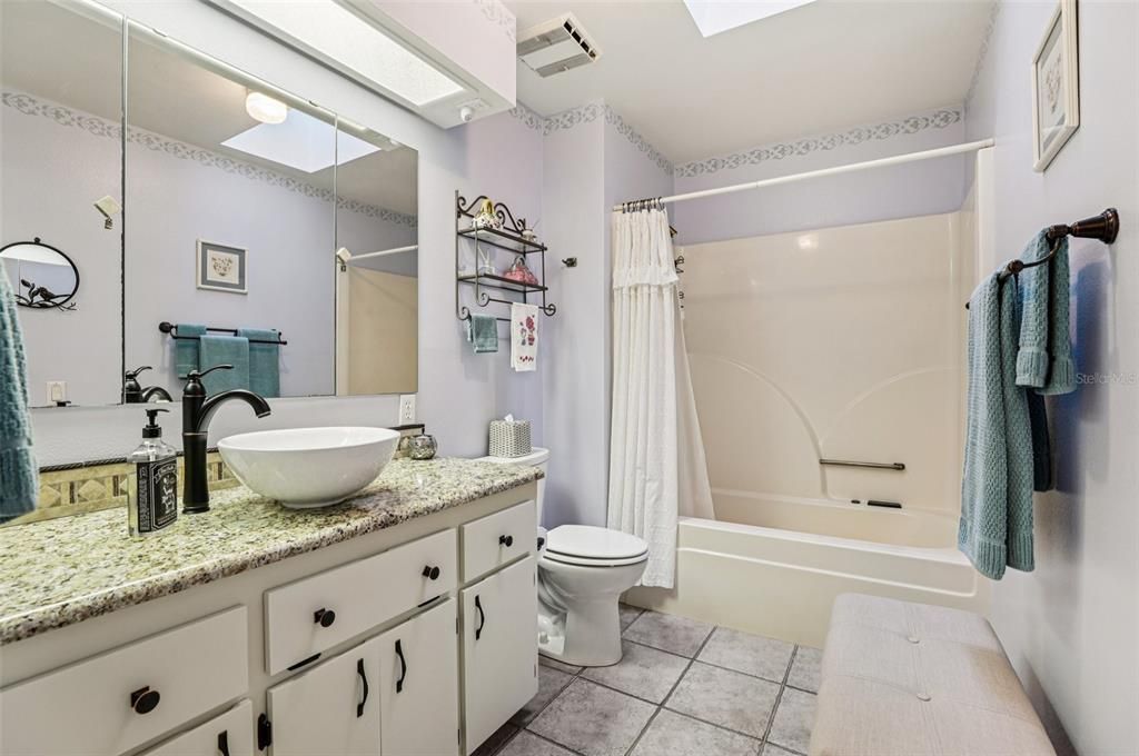 For Sale: $215,000 (2 beds, 2 baths, 1324 Square Feet)