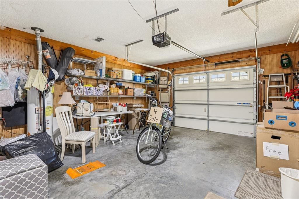 For Sale: $215,000 (2 beds, 2 baths, 1324 Square Feet)