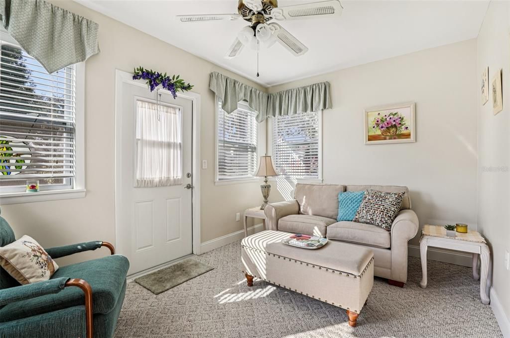 For Sale: $215,000 (2 beds, 2 baths, 1324 Square Feet)
