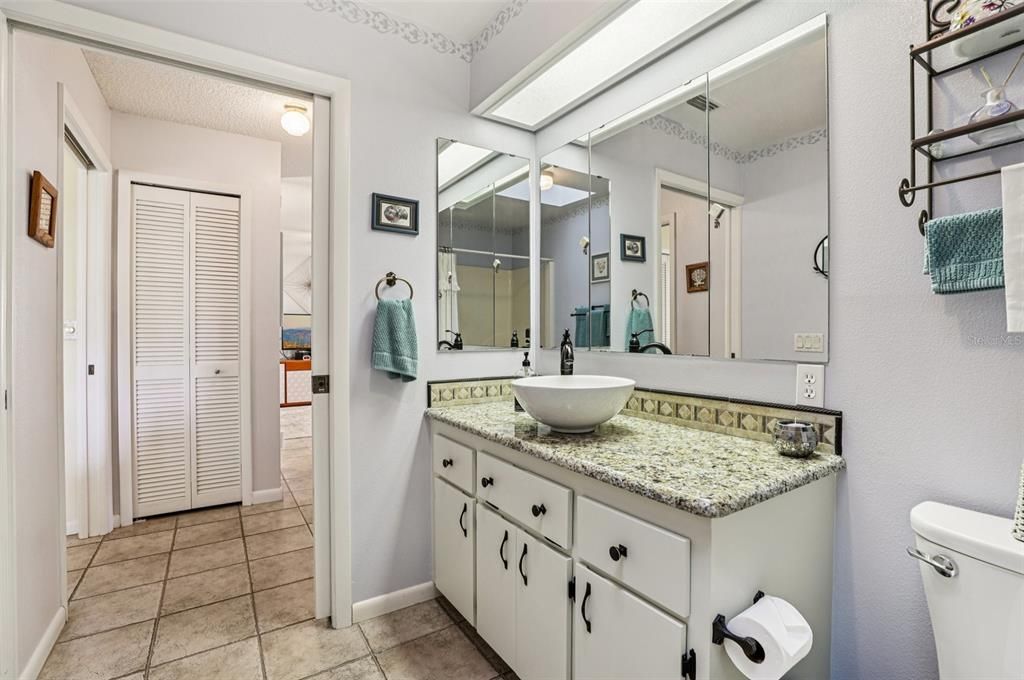 For Sale: $215,000 (2 beds, 2 baths, 1324 Square Feet)
