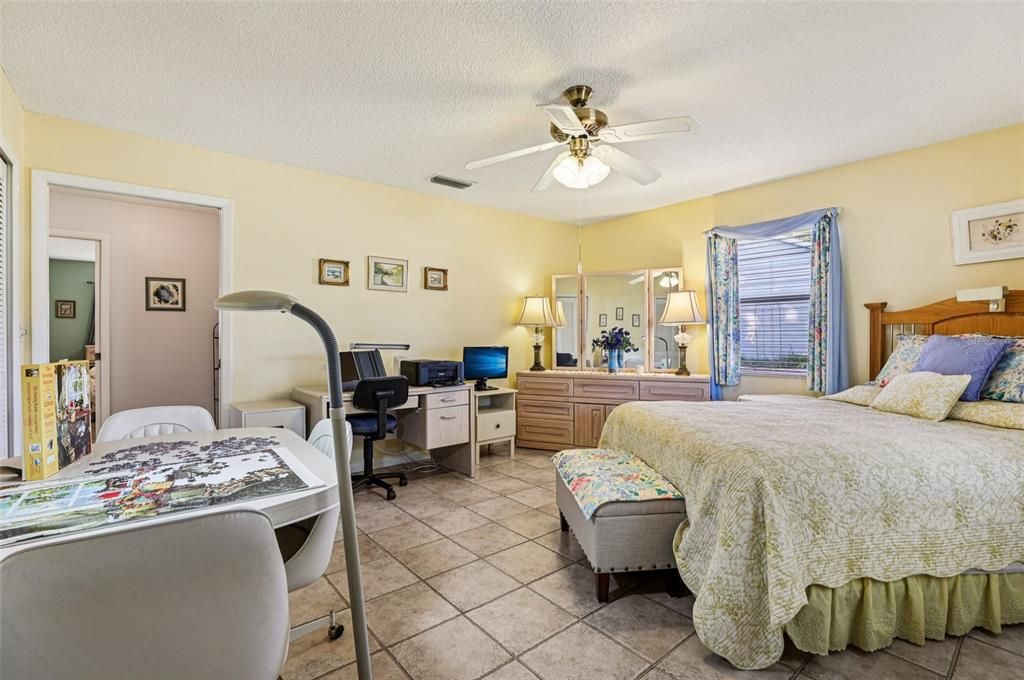 For Sale: $215,000 (2 beds, 2 baths, 1324 Square Feet)
