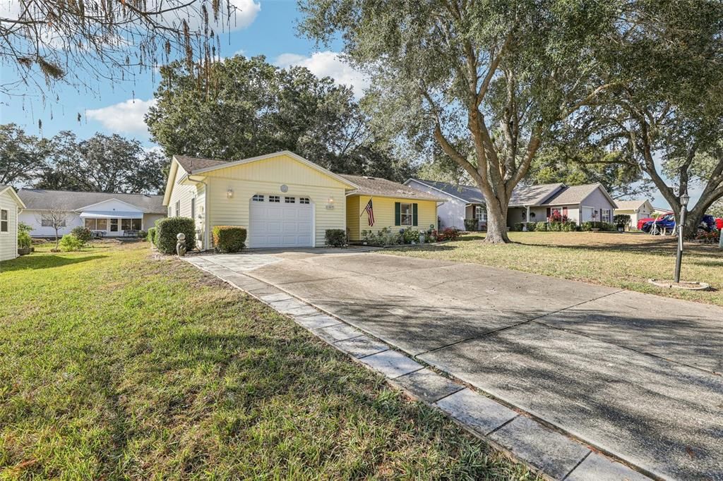 For Sale: $215,000 (2 beds, 2 baths, 1324 Square Feet)