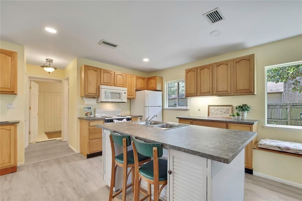 For Sale: $289,900 (3 beds, 2 baths, 1480 Square Feet)