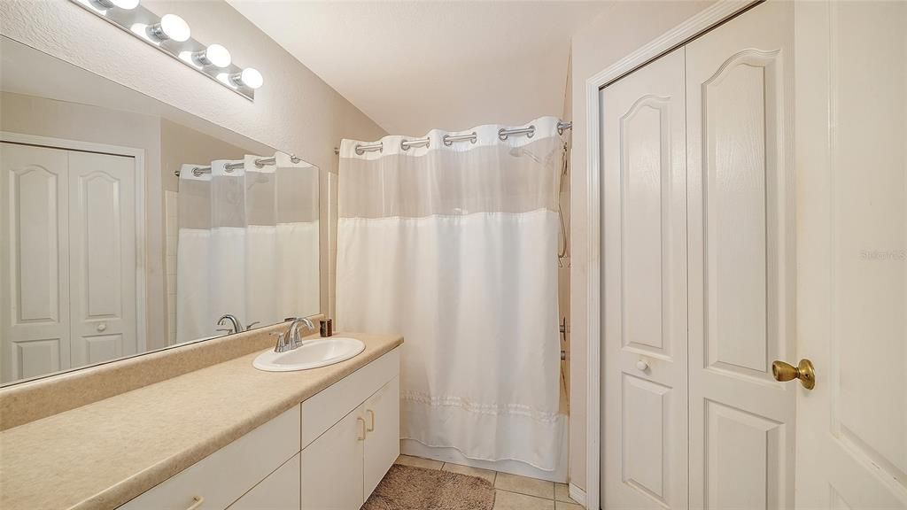 For Sale: $220,000 (3 beds, 2 baths, 1400 Square Feet)