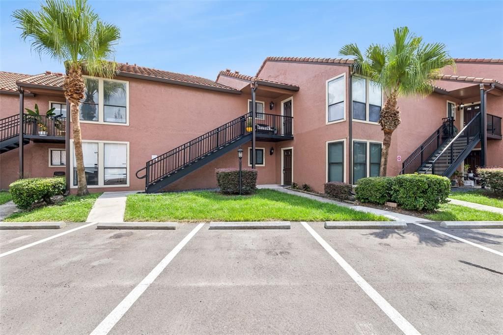 For Sale: $199,900 (2 beds, 2 baths, 1037 Square Feet)