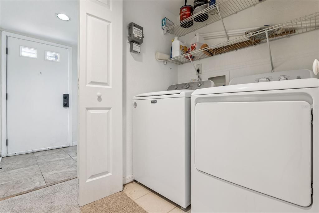 For Sale: $199,900 (2 beds, 2 baths, 1037 Square Feet)