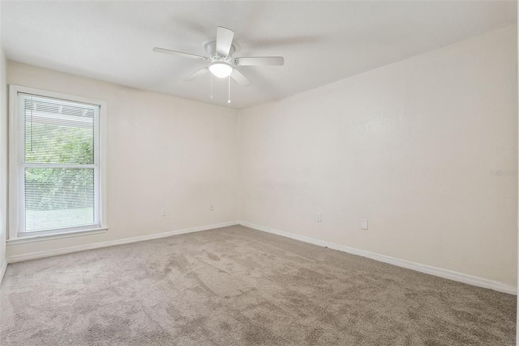 For Sale: $199,900 (2 beds, 2 baths, 1037 Square Feet)