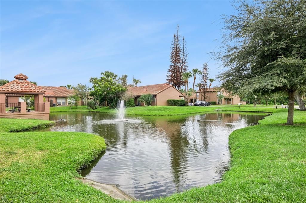 For Sale: $199,900 (2 beds, 2 baths, 1037 Square Feet)