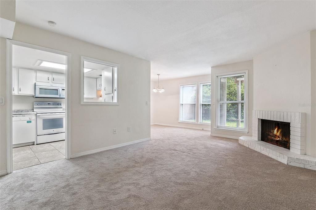 For Sale: $199,900 (2 beds, 2 baths, 1037 Square Feet)