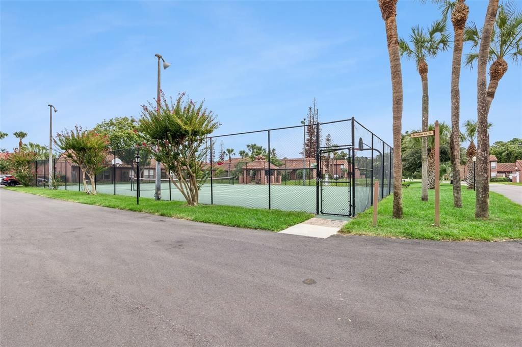 For Sale: $199,900 (2 beds, 2 baths, 1037 Square Feet)