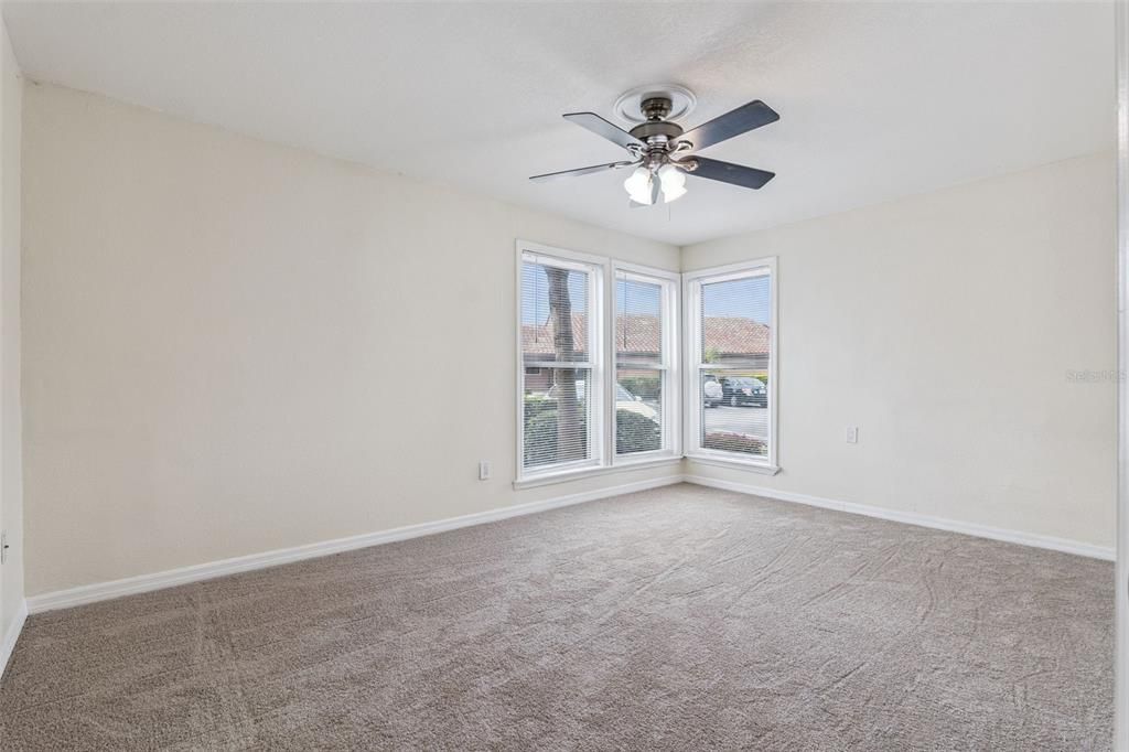 For Sale: $199,900 (2 beds, 2 baths, 1037 Square Feet)