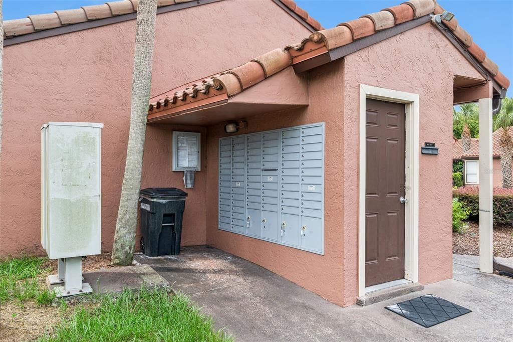 For Sale: $199,900 (2 beds, 2 baths, 1037 Square Feet)