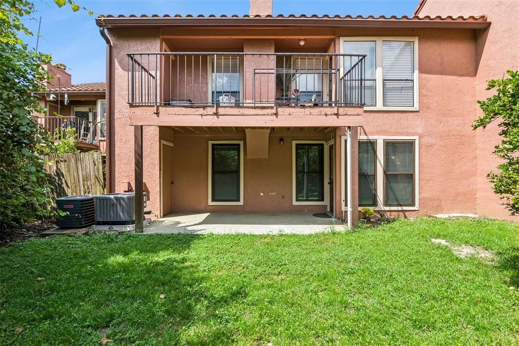 For Sale: $199,900 (2 beds, 2 baths, 1037 Square Feet)