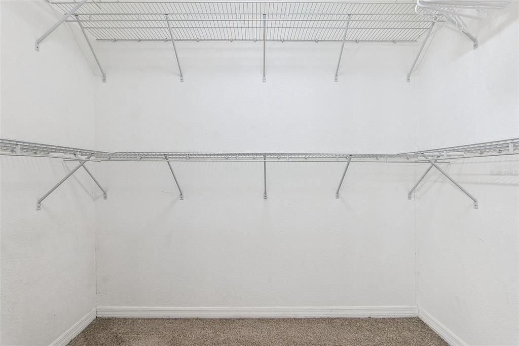 For Sale: $199,900 (2 beds, 2 baths, 1037 Square Feet)