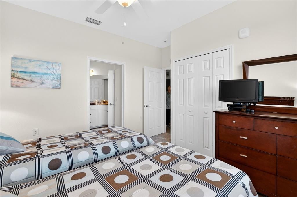 For Rent: $2,300 (3 beds, 2 baths, 1254 Square Feet)