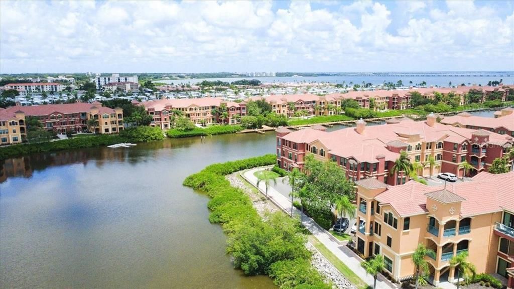 На продажу: $250,000 (2 спален, 2 ванн, 1309 Квадратных фут)