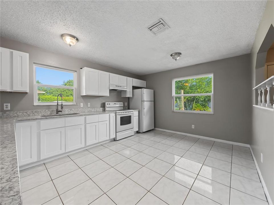 For Rent: $1,900 (4 beds, 2 baths, 1438 Square Feet)