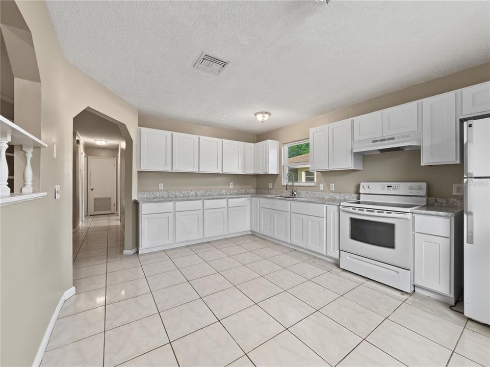 For Rent: $1,900 (4 beds, 2 baths, 1438 Square Feet)