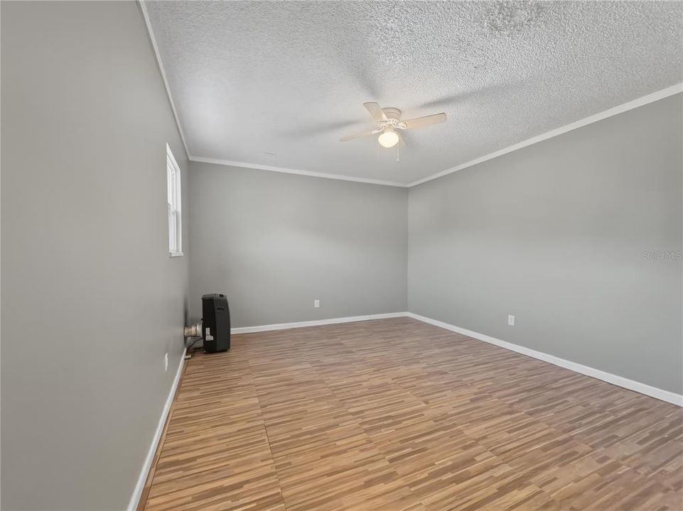 For Rent: $1,900 (4 beds, 2 baths, 1438 Square Feet)