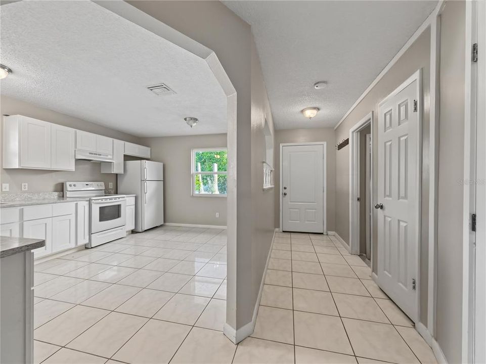 For Rent: $1,900 (4 beds, 2 baths, 1438 Square Feet)