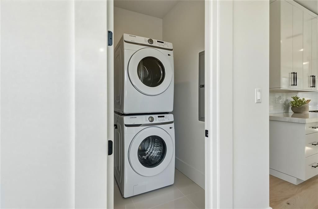 En Venta: $1,995,000 (4 camas, 4 baños, 2550 Pies cuadrados)