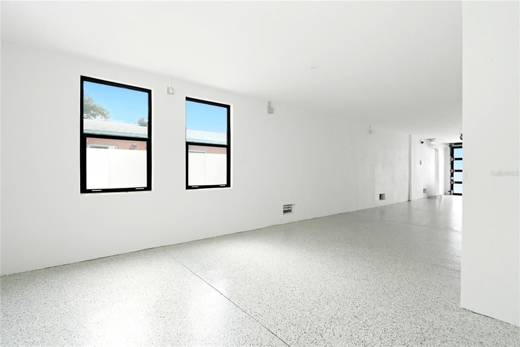 En Venta: $1,995,000 (4 camas, 4 baños, 2550 Pies cuadrados)