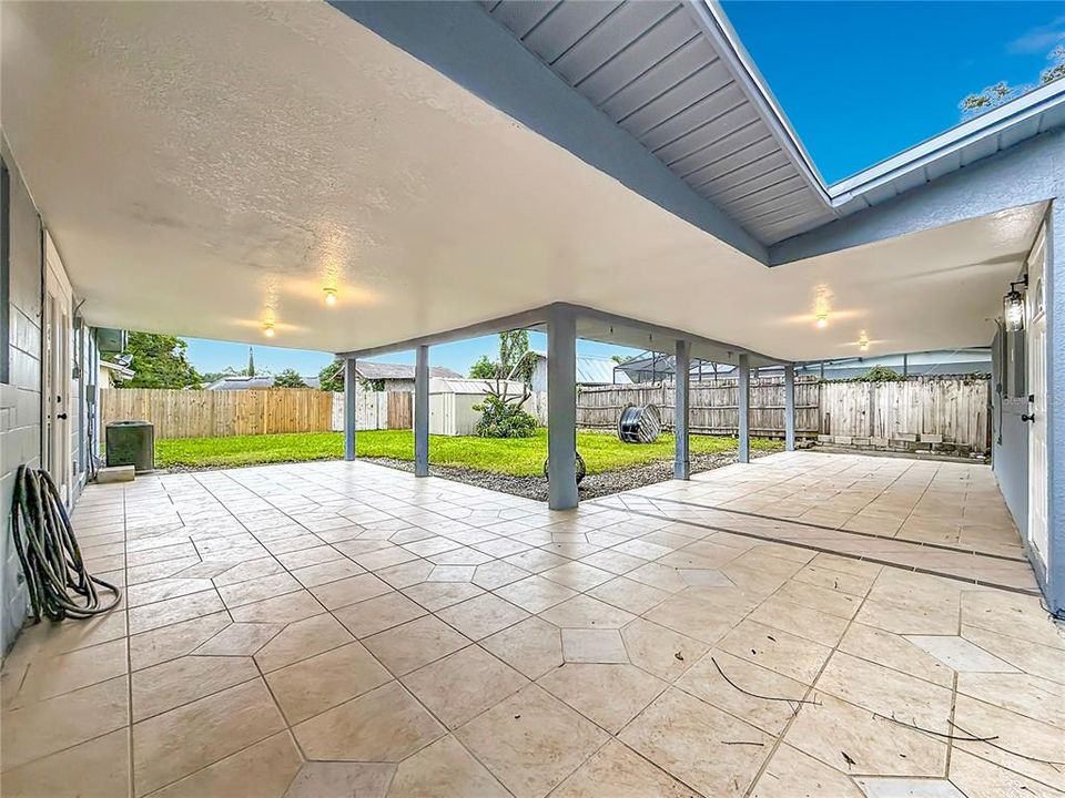 На продажу: $335,000 (4 спален, 2 ванн, 1875 Квадратных фут)