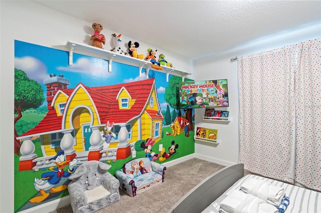For Sale: $415,000 (4 beds, 3 baths, 1914 Square Feet)