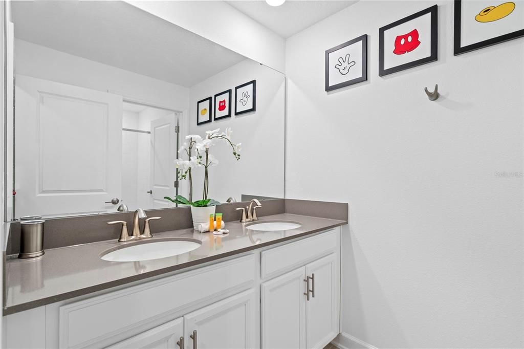 For Sale: $415,000 (4 beds, 3 baths, 1914 Square Feet)