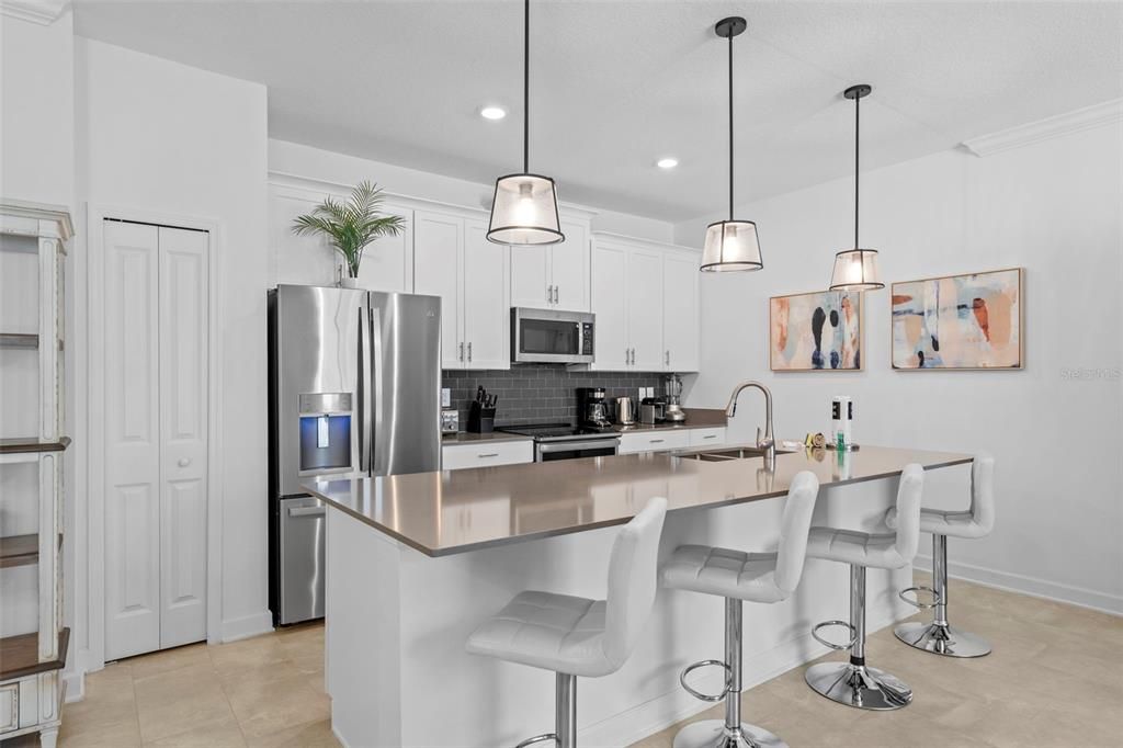 For Sale: $415,000 (4 beds, 3 baths, 1914 Square Feet)