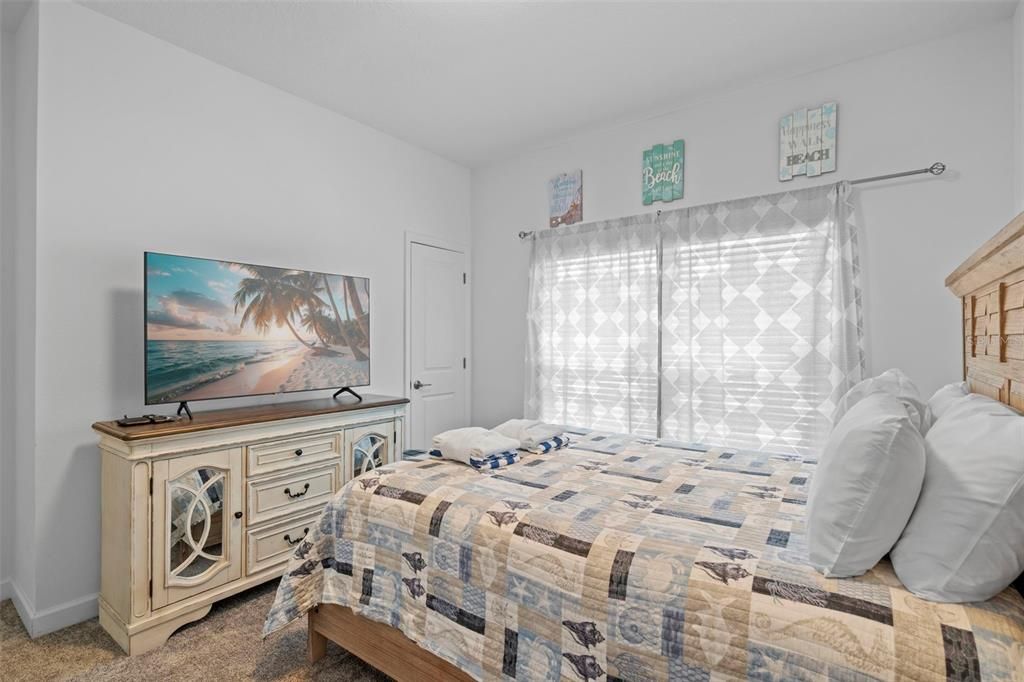 For Sale: $415,000 (4 beds, 3 baths, 1914 Square Feet)