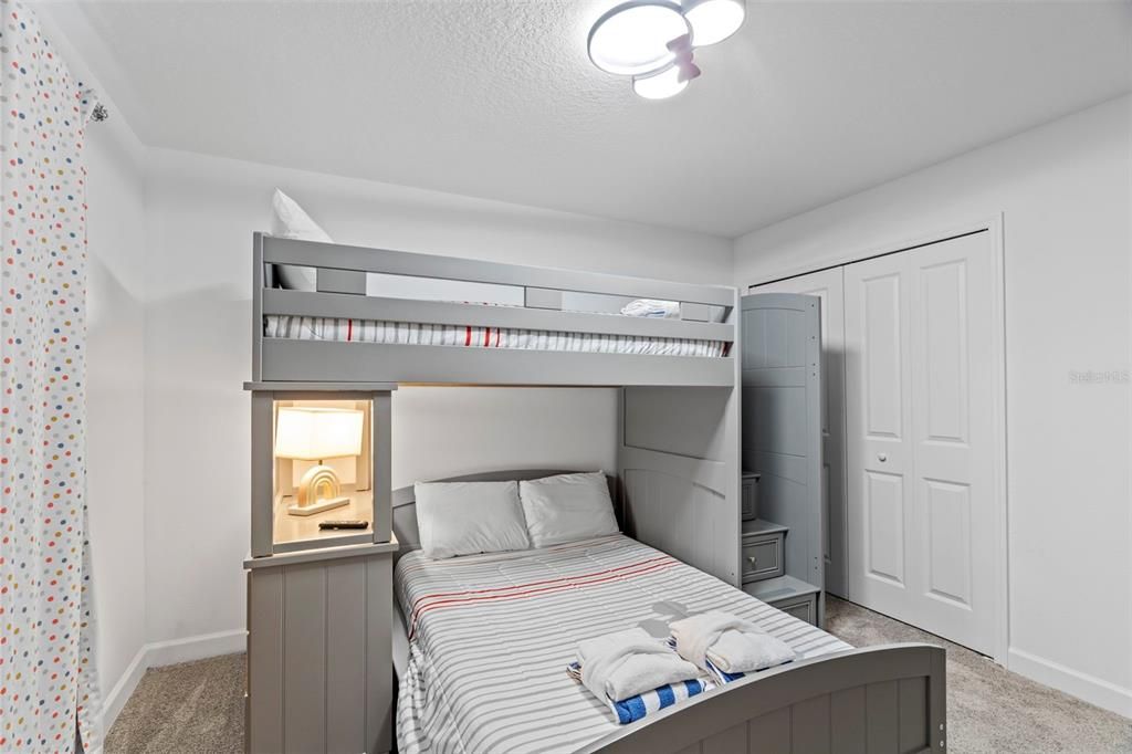 For Sale: $415,000 (4 beds, 3 baths, 1914 Square Feet)