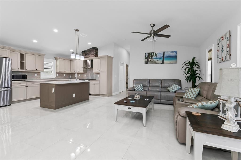 For Sale: $289,400 (3 beds, 2 baths, 1300 Square Feet)