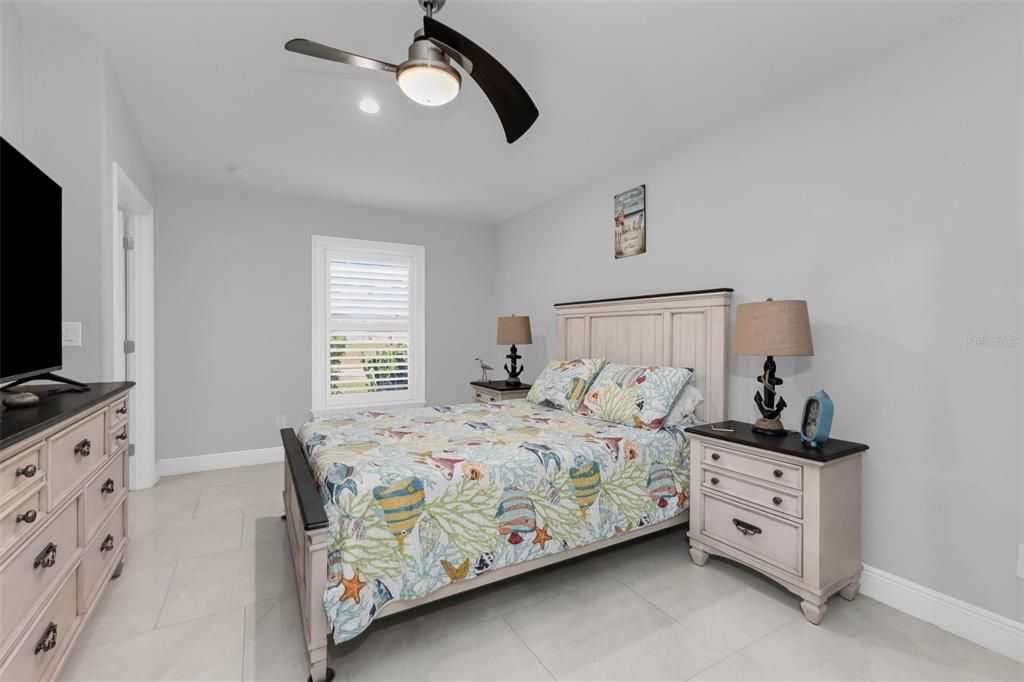 For Sale: $289,400 (3 beds, 2 baths, 1300 Square Feet)