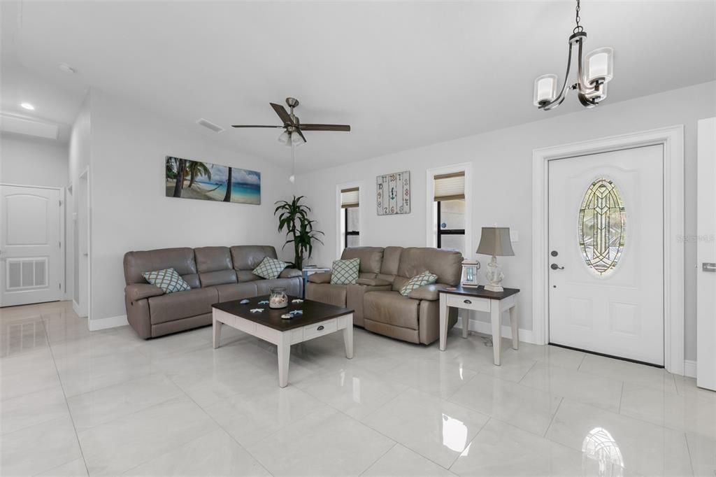 For Sale: $289,400 (3 beds, 2 baths, 1300 Square Feet)