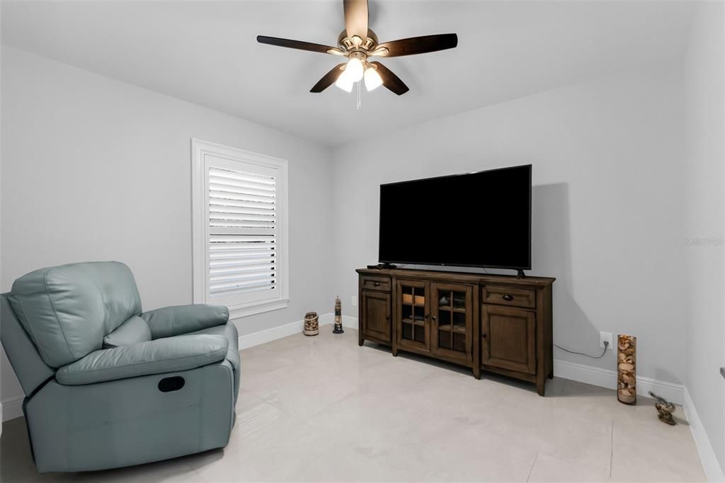 For Sale: $289,400 (3 beds, 2 baths, 1300 Square Feet)